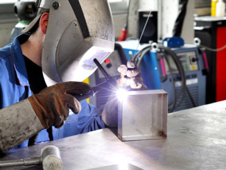 Fit am Arbeitsplatz - © industrieblick - Fotolia
