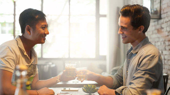 Handy-weglassen-beim-Date Handy weglassen beim Date - © mast3r - Fotolia