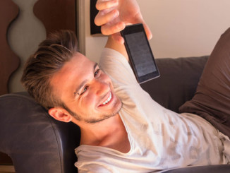 Selfies schädigen Beziehungen - © engy1 - Fotolia