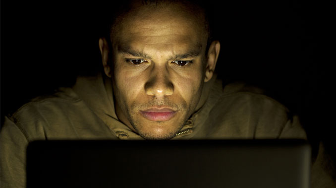 Social-Media-macht-unhoeflich Social Media macht unhöflich - © - icsnaps - Fotolia