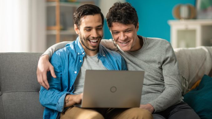 abend-roulette-gay Roulette gemeinsam am Abend | © Gorodenkoff - stock.adobe.com